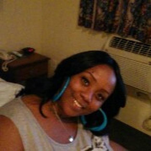 Meet your Posher, Lakisha - Picture 1 of 1